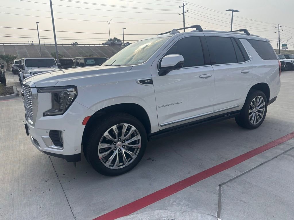 Used 2024 GMC Yukon Denali w/ Denali Reserve Package RWD image 4