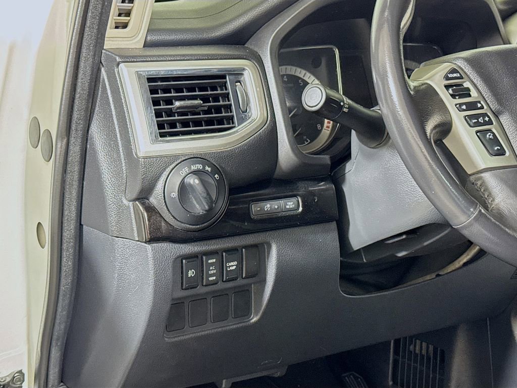 Used 2017 Nissan Titan SV RWD image 8