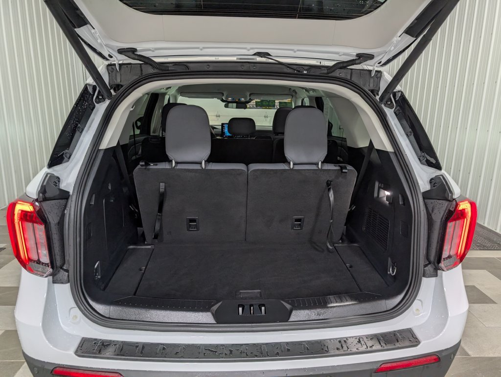 Used 2025 Ford Explorer Active AWD/4WD image 24