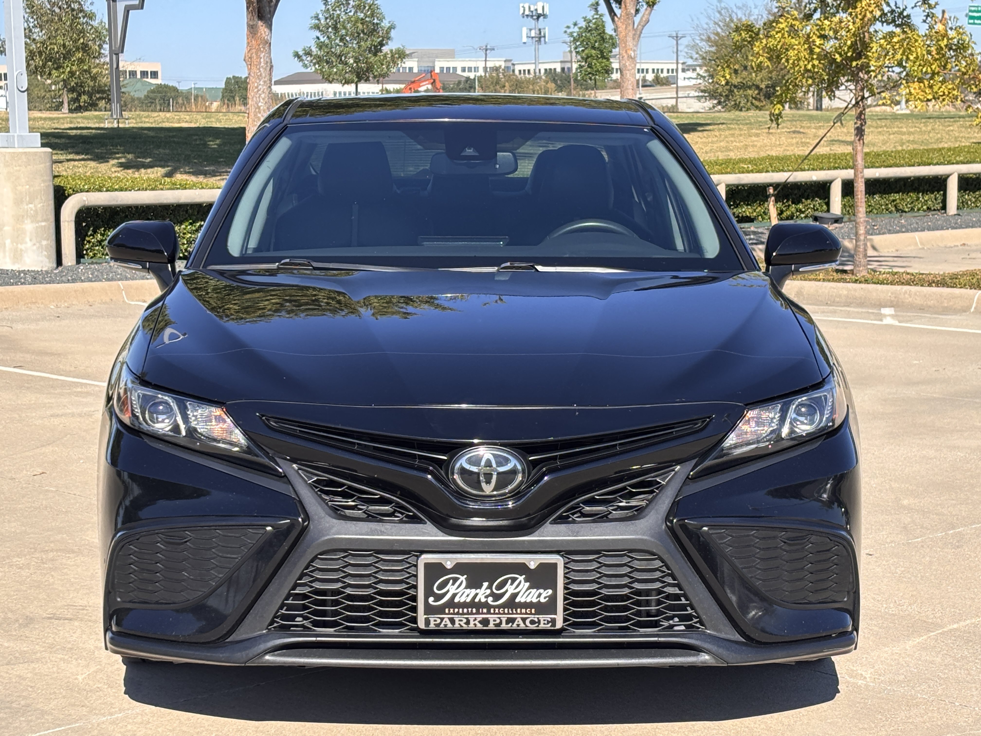 Used 2021 Toyota Camry SE w/ Convenience Package FWD image 8