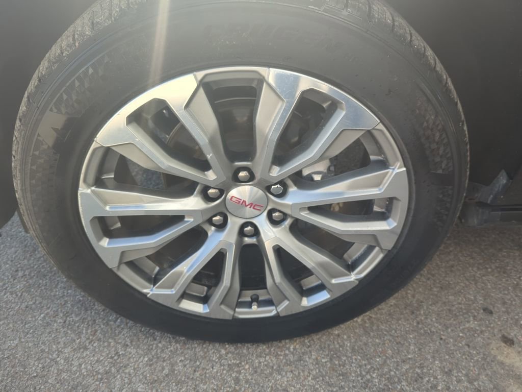 Used 2021 GMC Yukon Denali w/ Denali Premium Package image 9