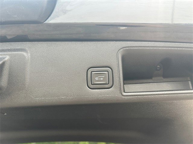 Used 2023 GMC Terrain Denali image 16