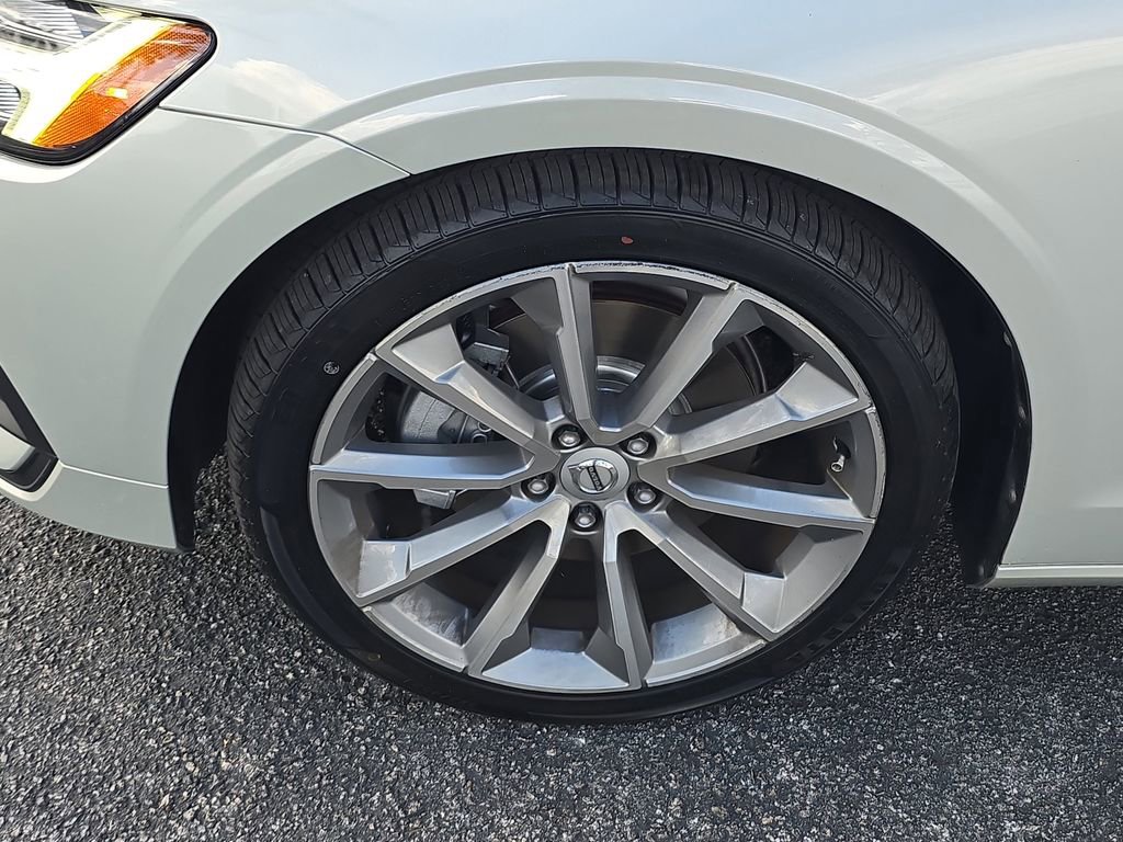 Used 2020 Volvo S60 T5 Momentum image 6