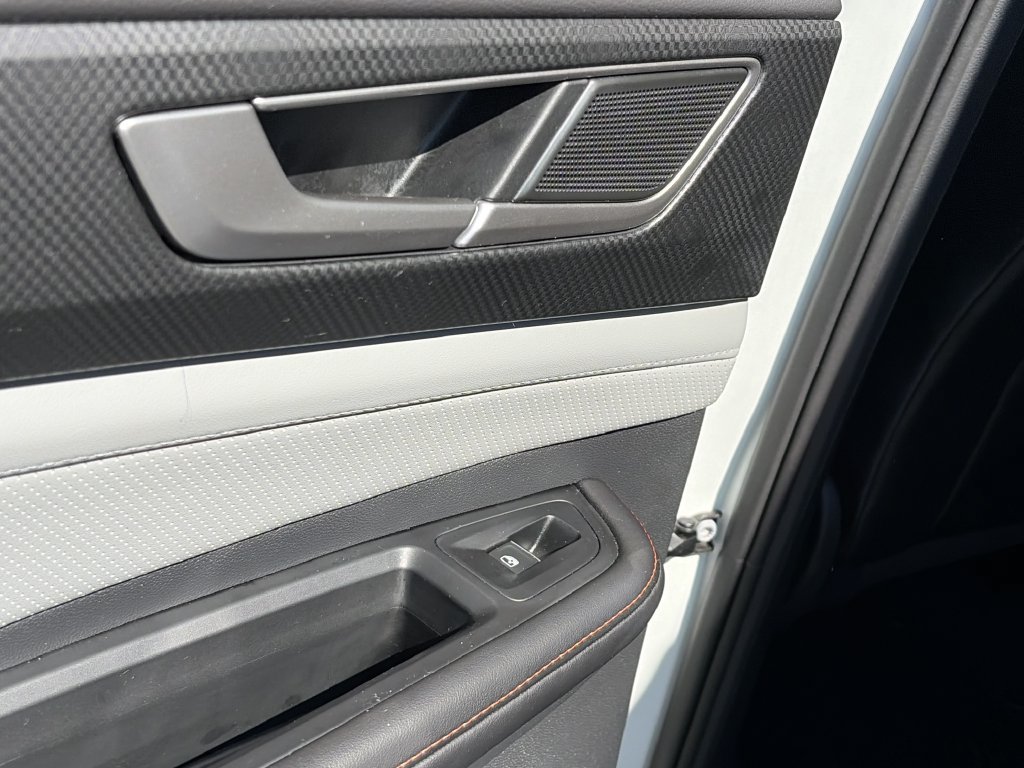 Certified 2025 Volkswagen Atlas Peak Edition SE AWD/4WD image 17