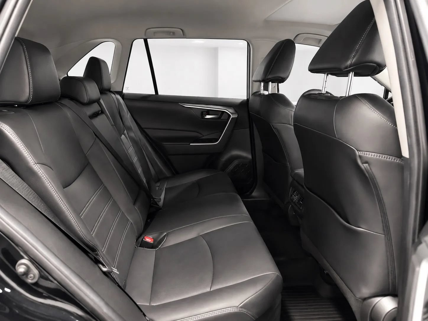 Used 2021 Toyota RAV4 XLE Premium AWD/4WD image 21