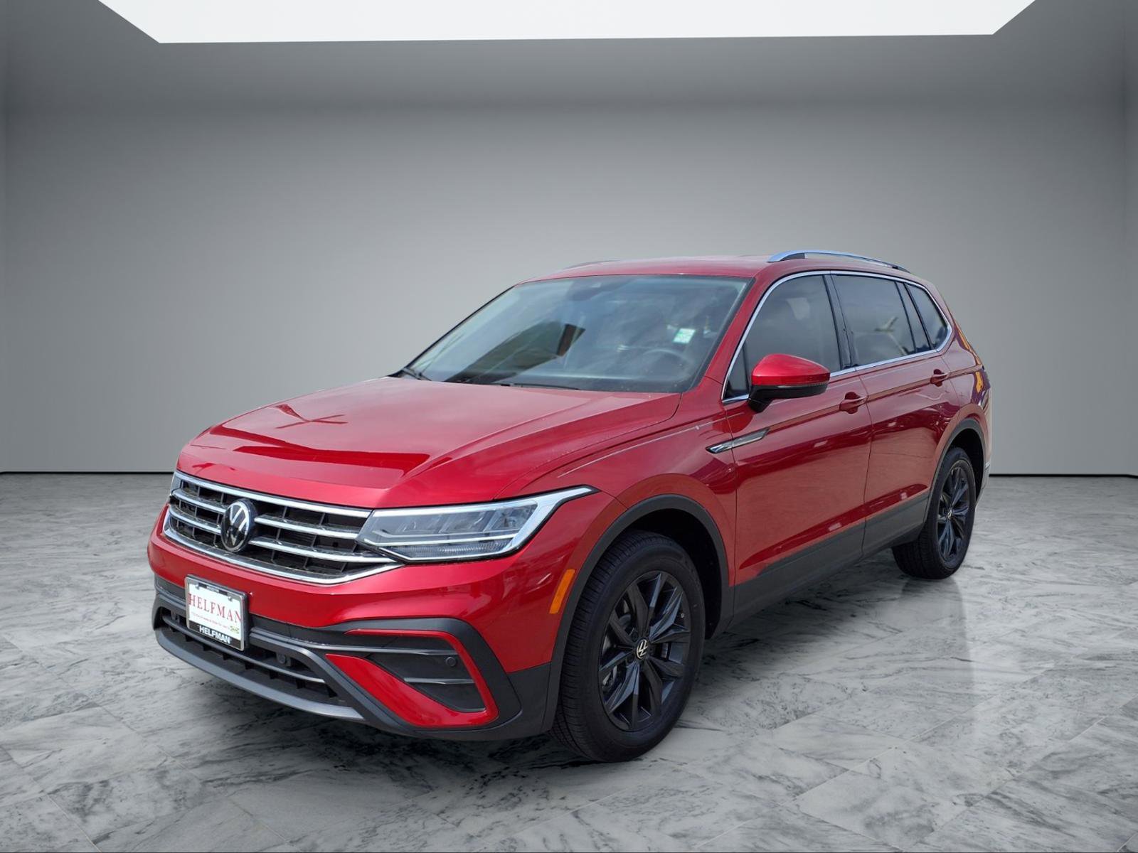 Used 2024 Volkswagen Tiguan SE w/ MDO Package, Three-Row FWD image 3
