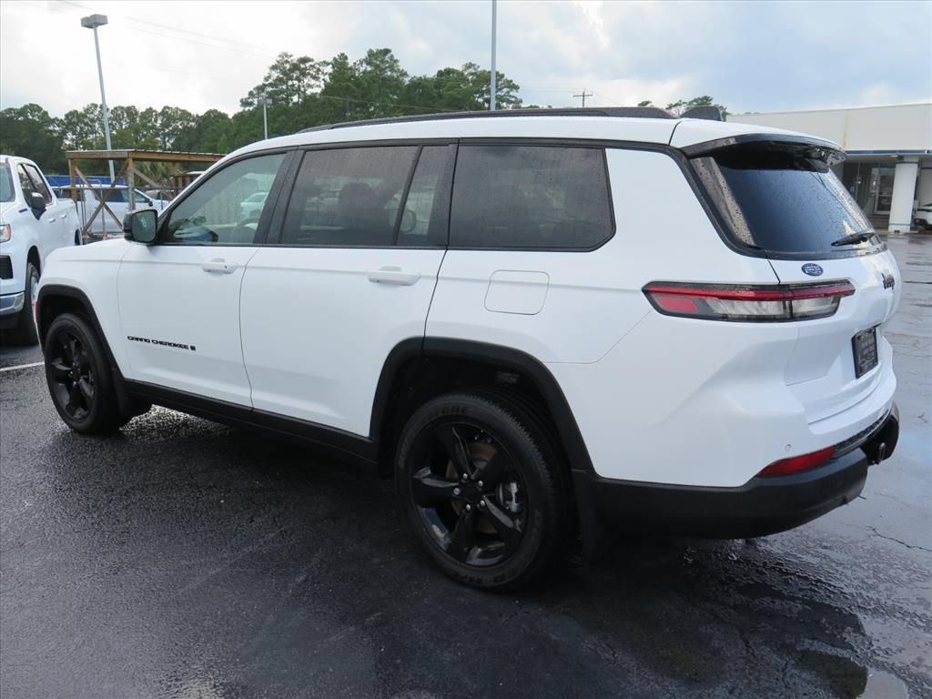 Used 2024 Jeep Grand Cherokee L Altitude RWD image 5