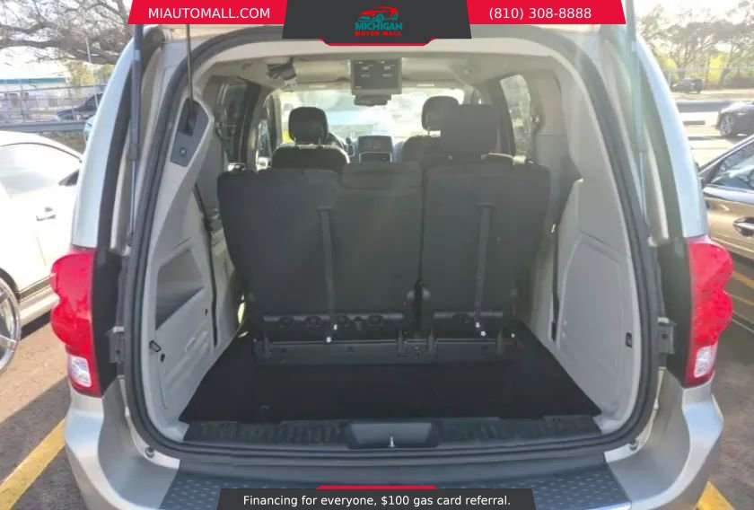 Used 2014 Dodge Grand Caravan SXT w/ UConnect Hands-Free Group FWD image 8