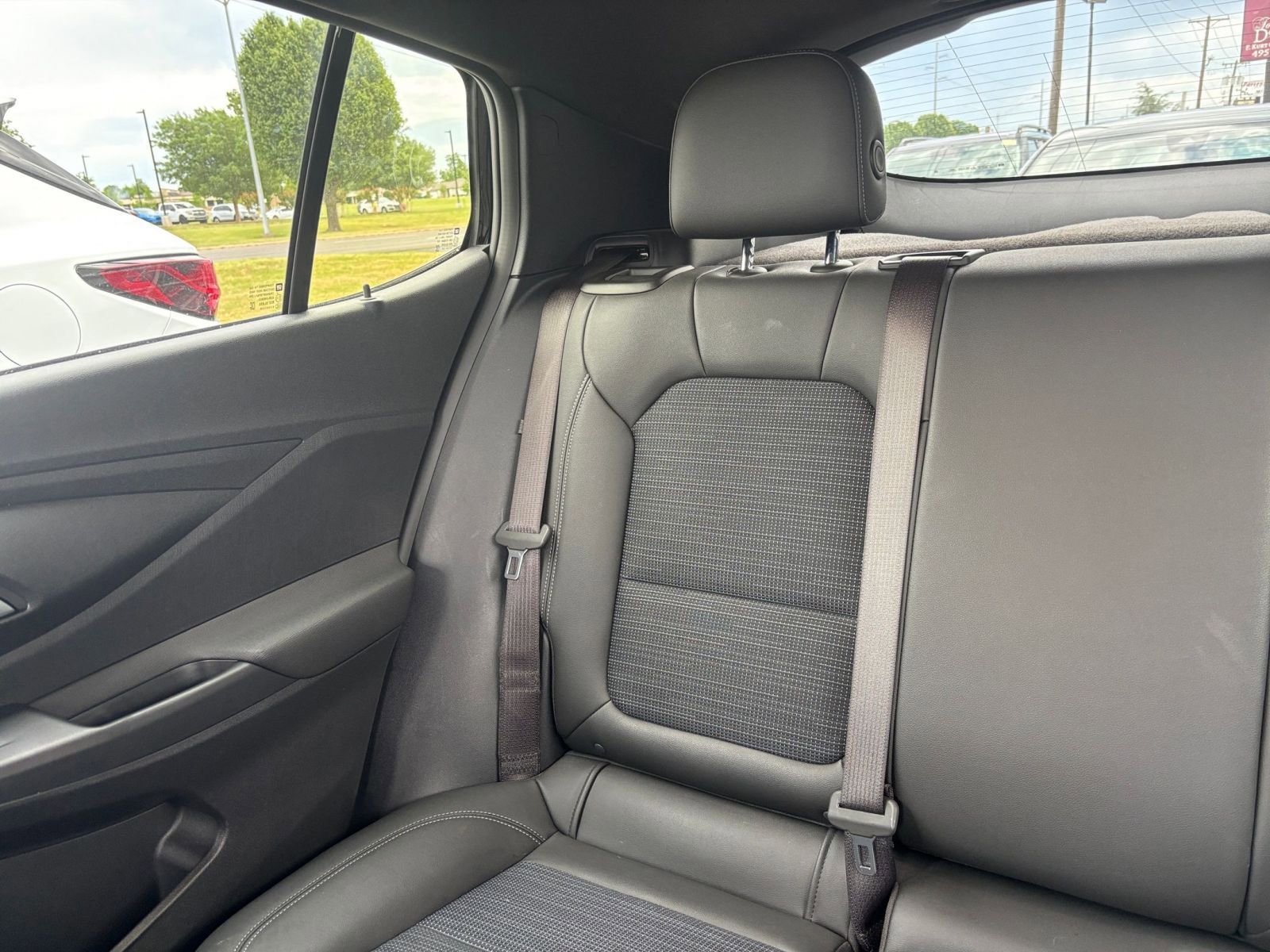 Used 2025 Buick Envista Preferred FWD image 38
