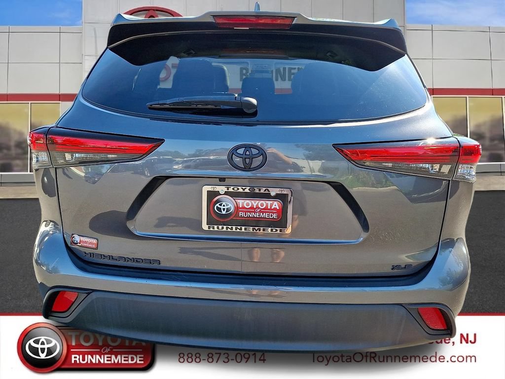 Used 2023 Toyota Highlander XLE FWD image 5