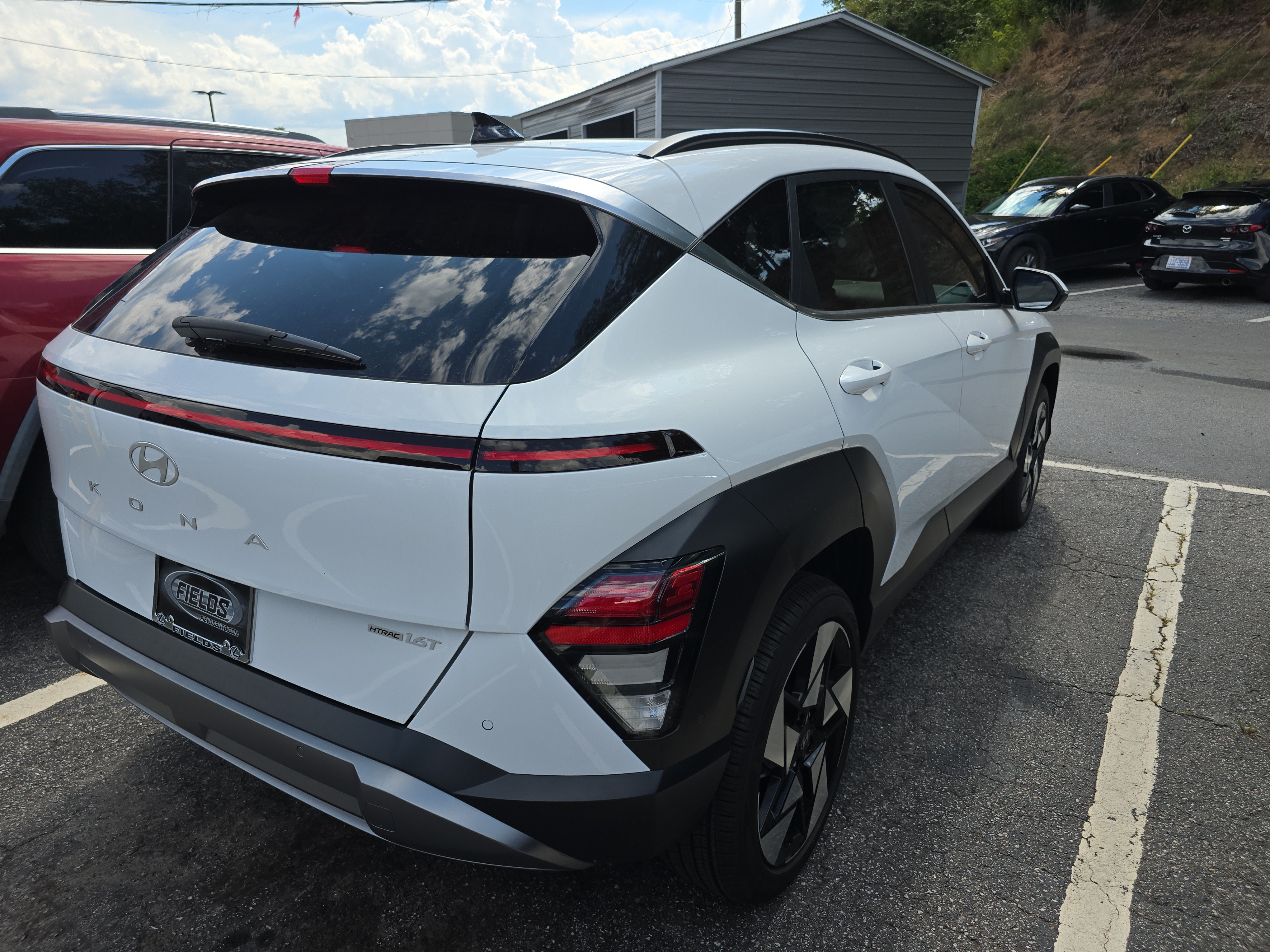 Used 2024 Hyundai Kona Limited AWD/4WD image 2