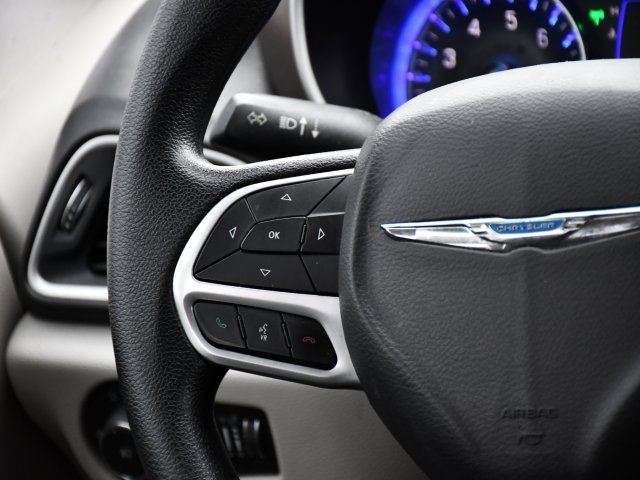 Used 2019 Chrysler Pacifica Touring Plus w/ Tire & Wheel Group image 17