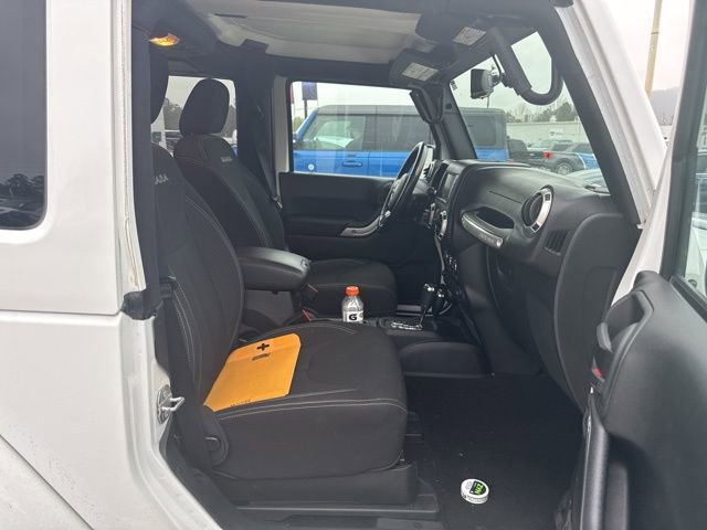 Used 2018 Jeep Wrangler Sahara w/ Connectivity Group image 14