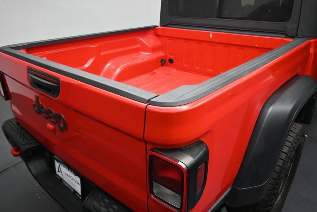 Used 2023 Jeep Gladiator Rubicon AWD/4WD image 18
