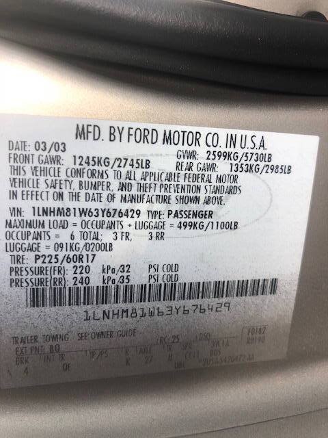 Used 2003 Lincoln Town Car Executive RWD image 14
