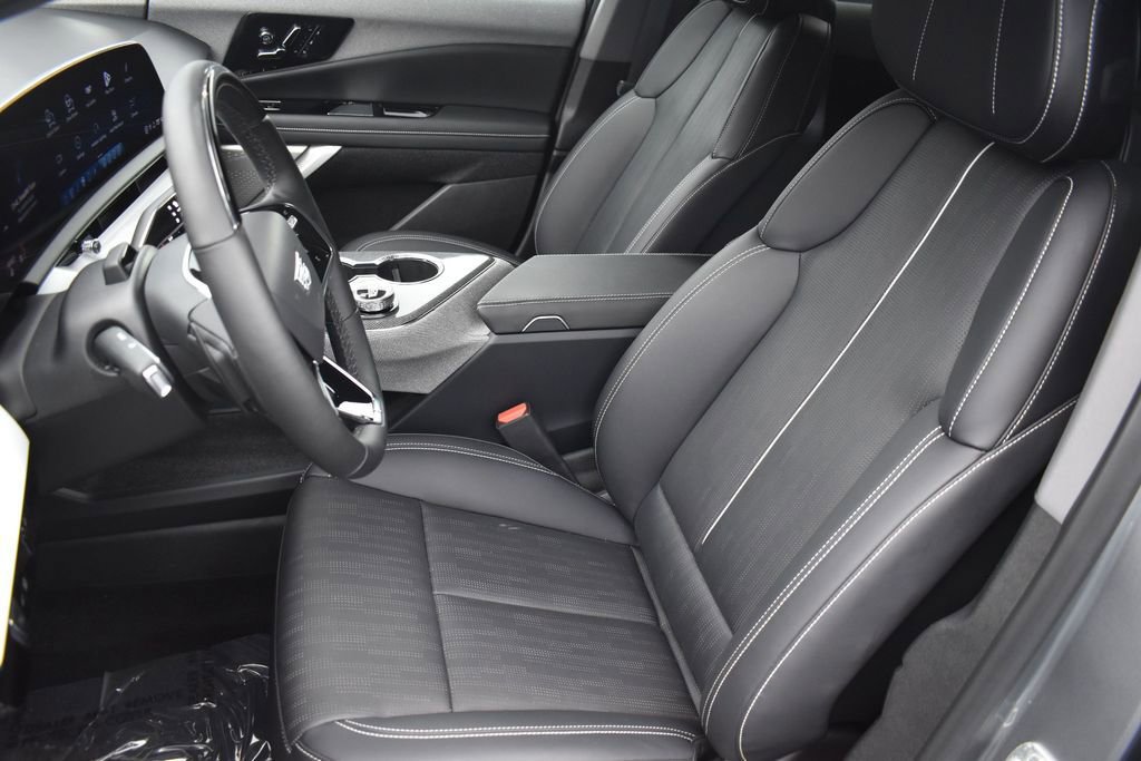 Certified 2025 Cadillac Optiq Sport 2 w/ LPO, Floor Liner Package AWD/4WD image 13