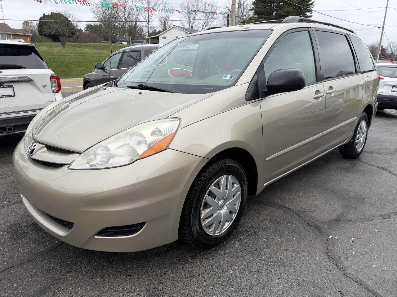 Used 2009 Toyota Sienna LE image 2
