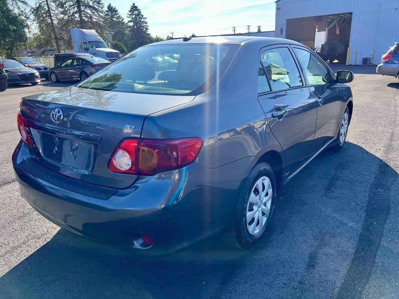 Used 2010 Toyota Corolla LE FWD image 5
