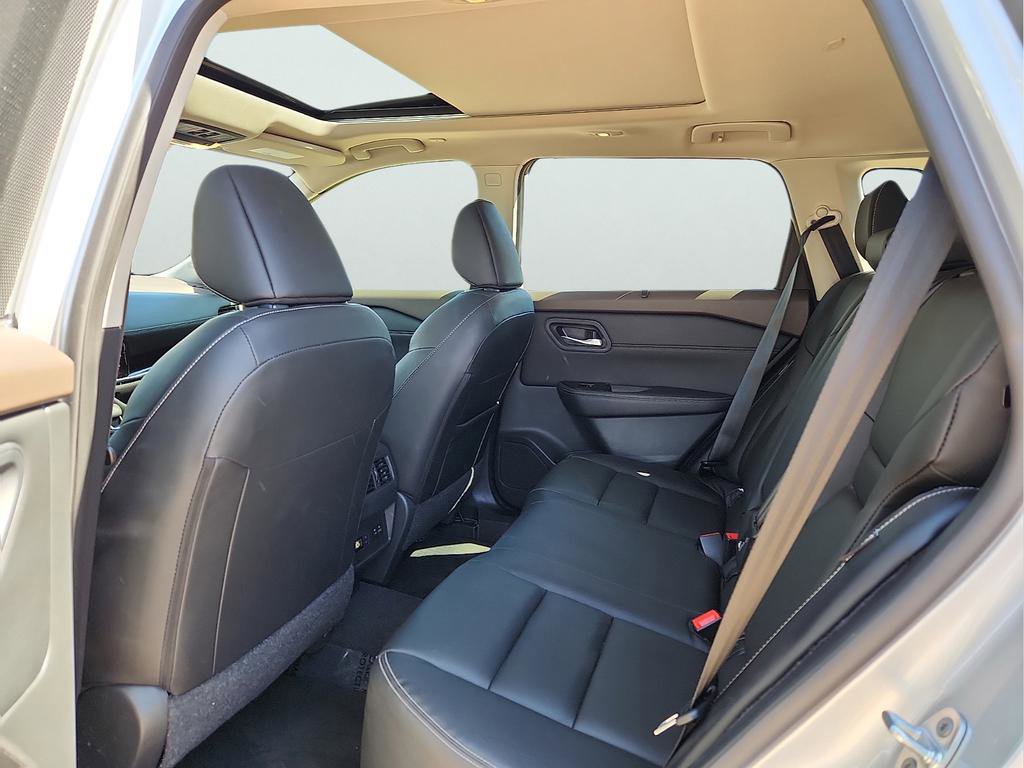 Used 2023 Nissan Rogue SL w/ SL Premium Package image 18