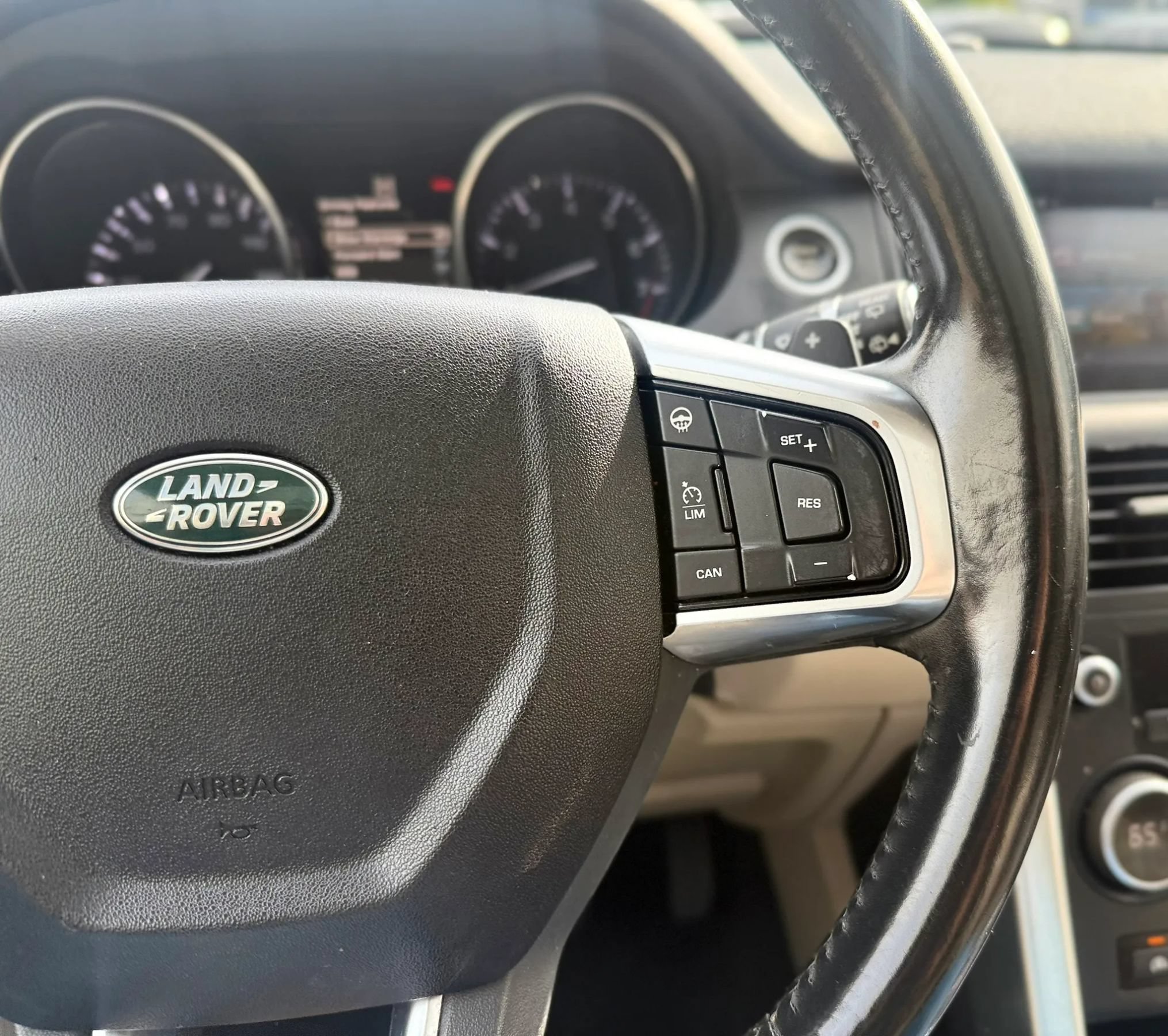 Used 2016 Land Rover Discovery Sport HSE AWD/4WD image 15
