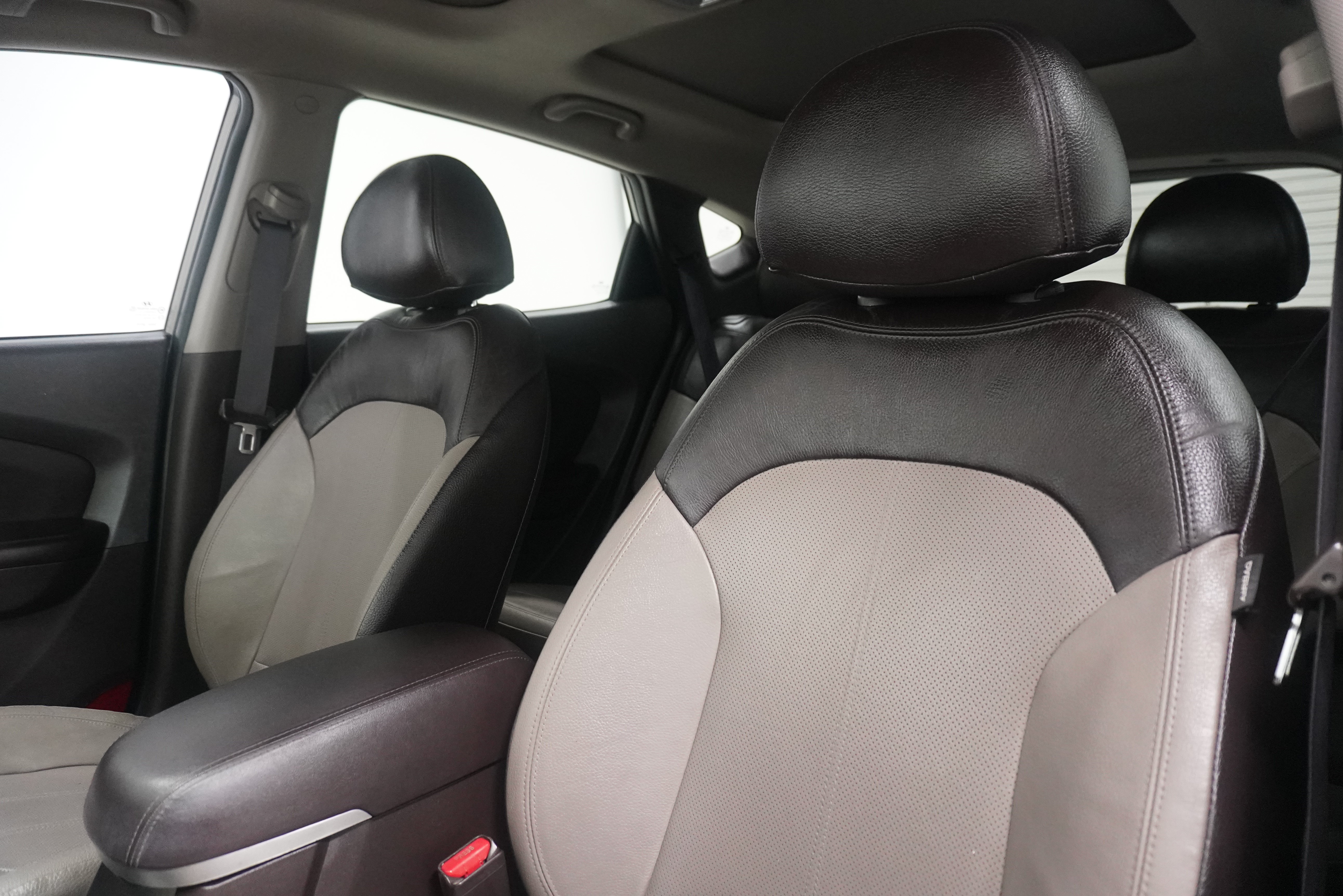 Used 2012 Hyundai Tucson Limited w/ Premium Pkg FWD image 10