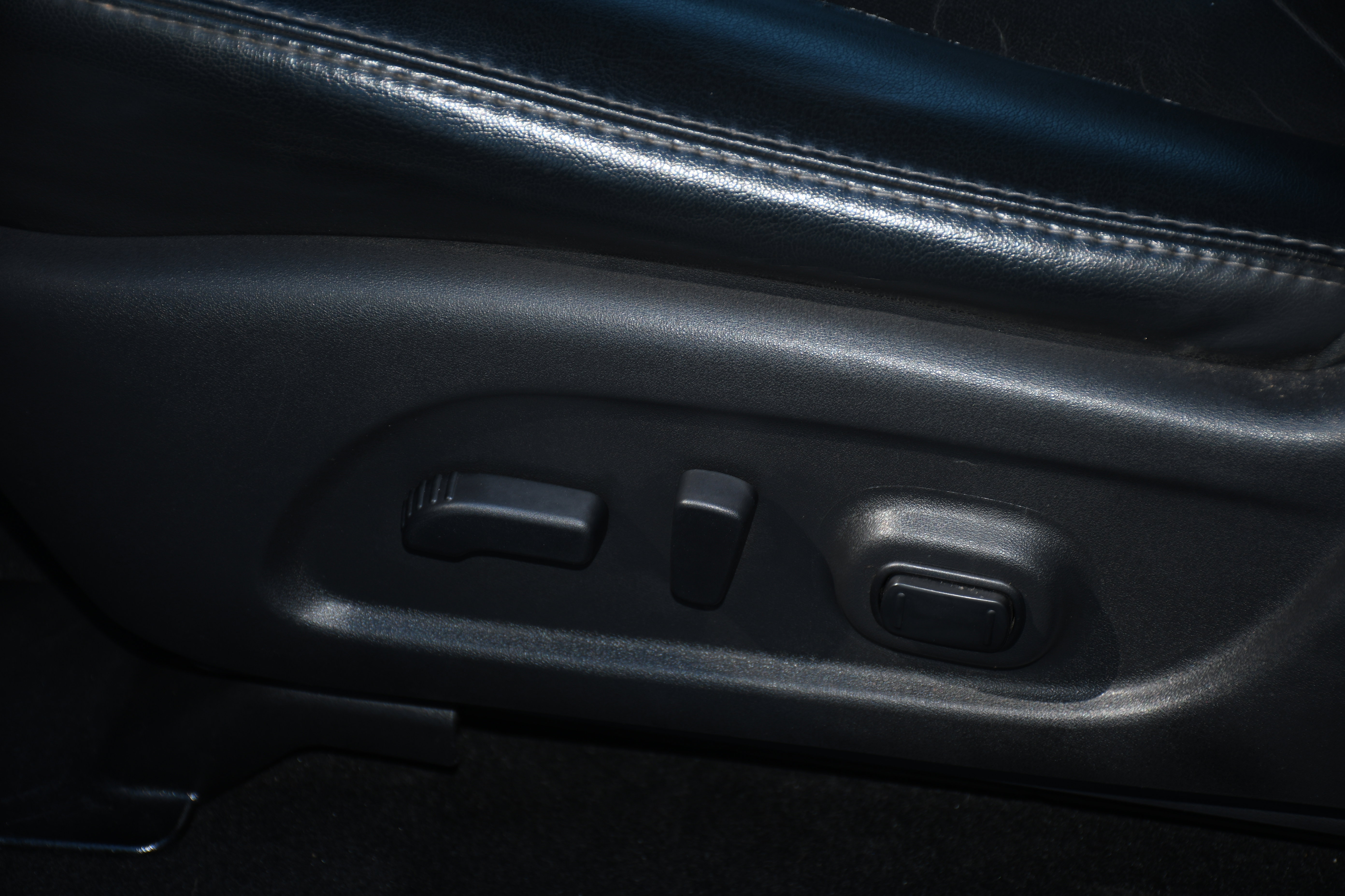 Used 2015 Nissan Pathfinder SL w/ SL Tech Package image 8