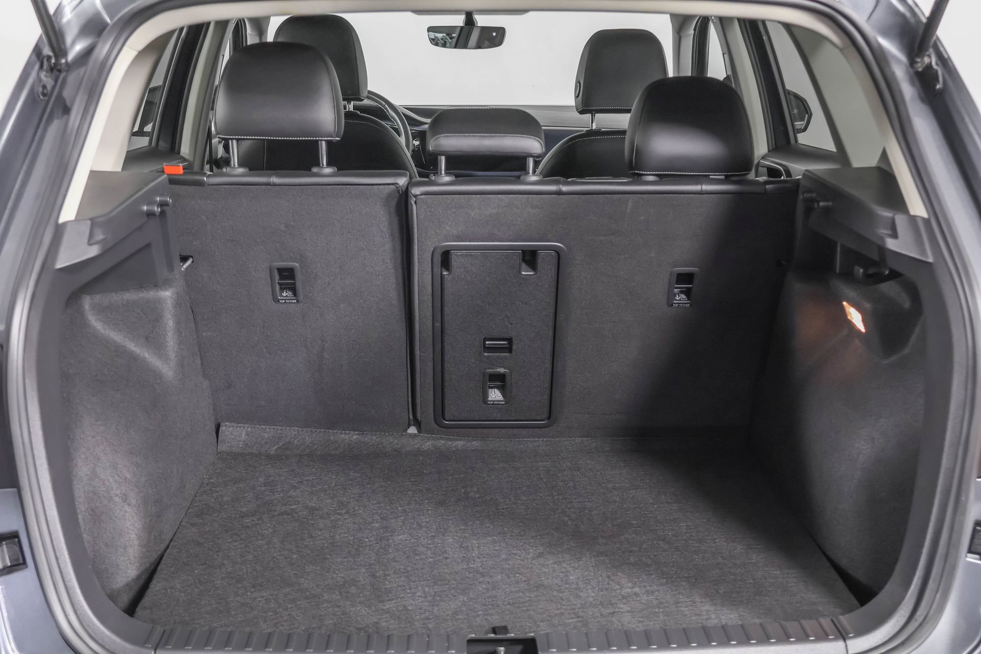 Used 2022 Volkswagen Taos SE w/ Panoramic Sunroof Package image 38