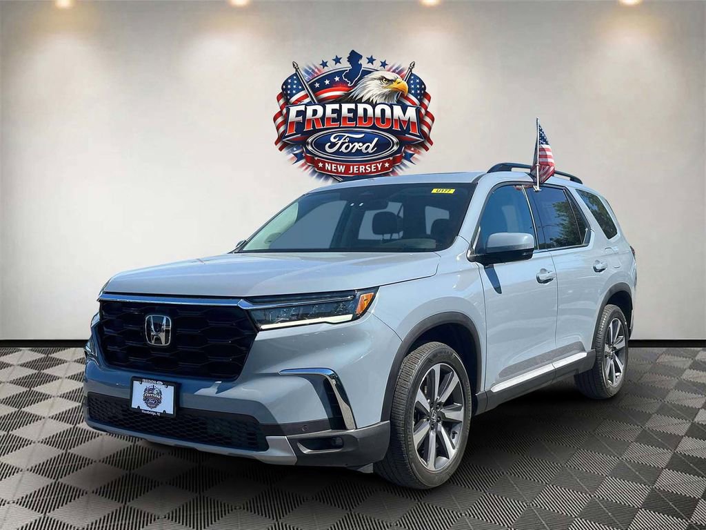 Used 2023 Honda Pilot Touring image 2