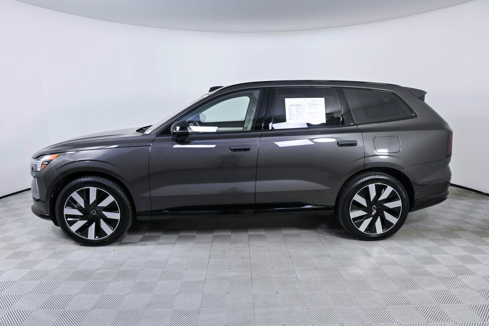 Used 2025 Volvo EX90 Ultra AWD/4WD image 2
