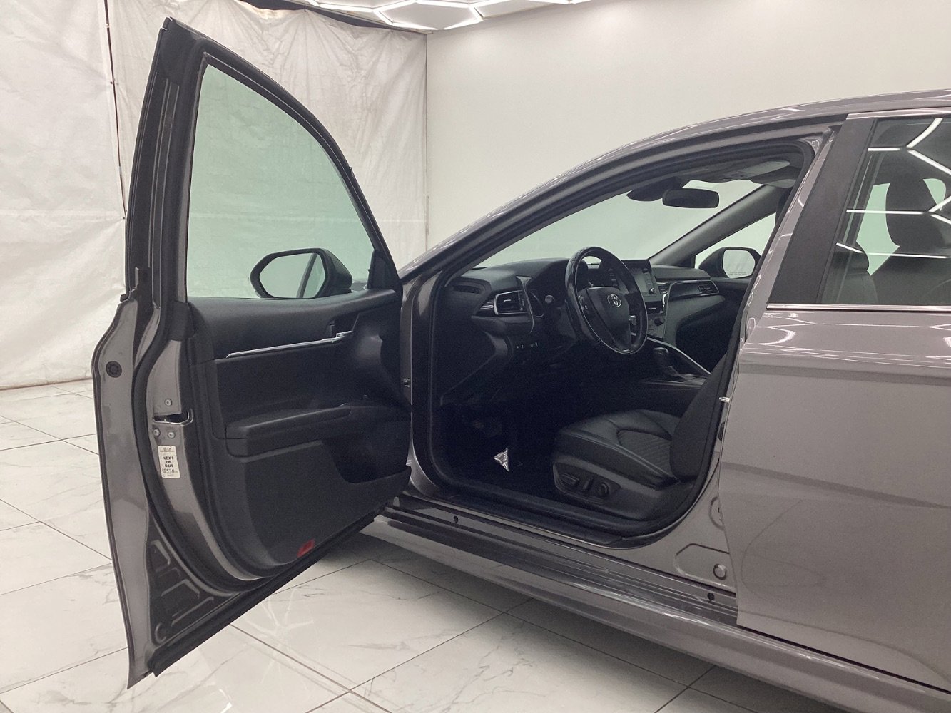 Used 2022 Toyota Camry SE image 16