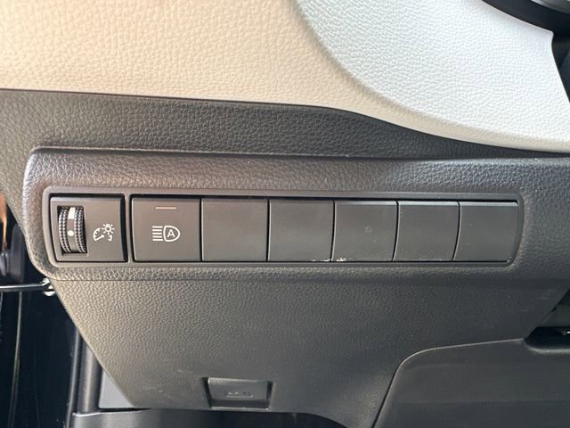 Certified 2025 Toyota Corolla XSE image 29