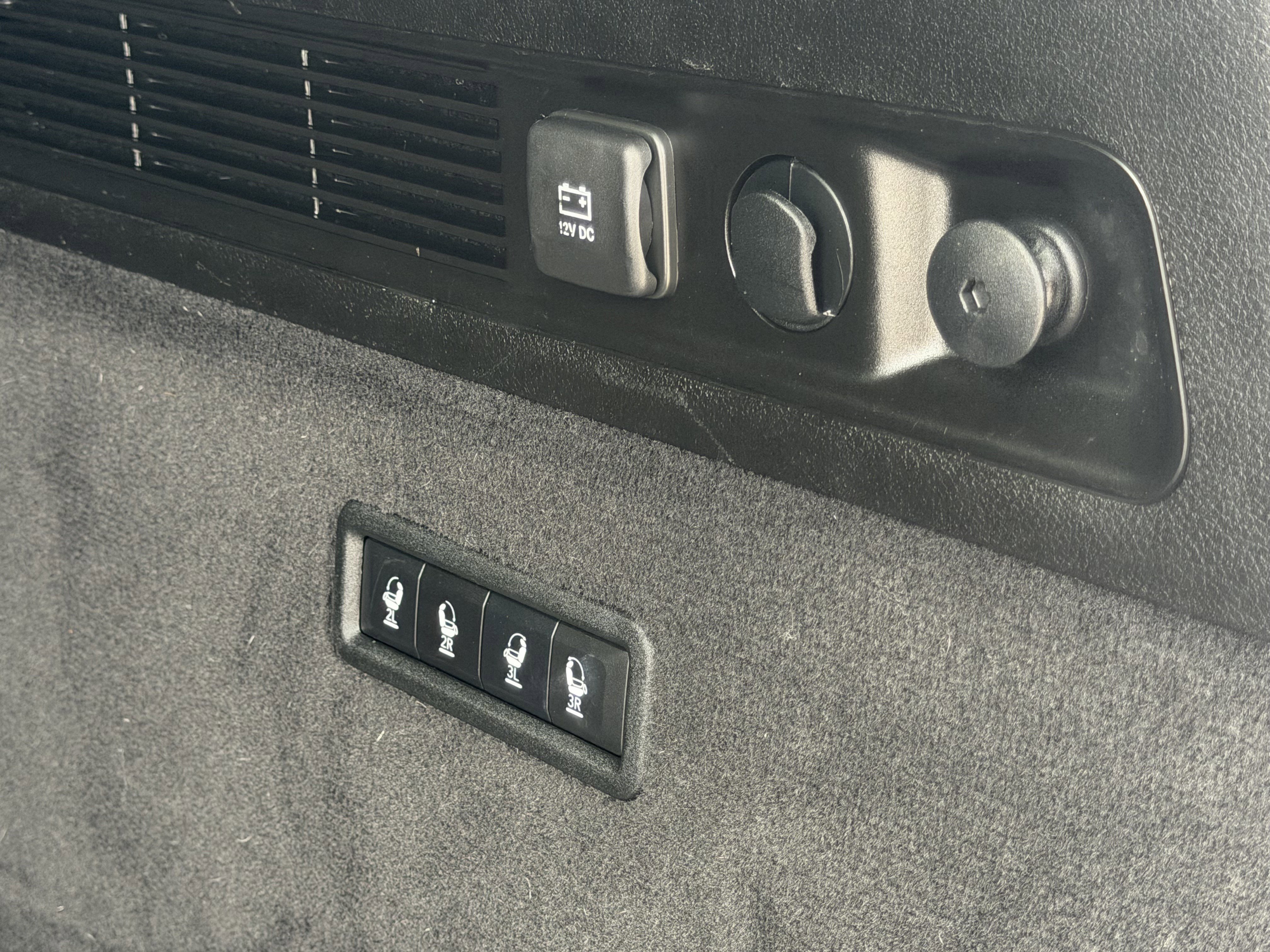 Used 2024 Jeep Grand Wagoneer L Series III AWD/4WD image 33