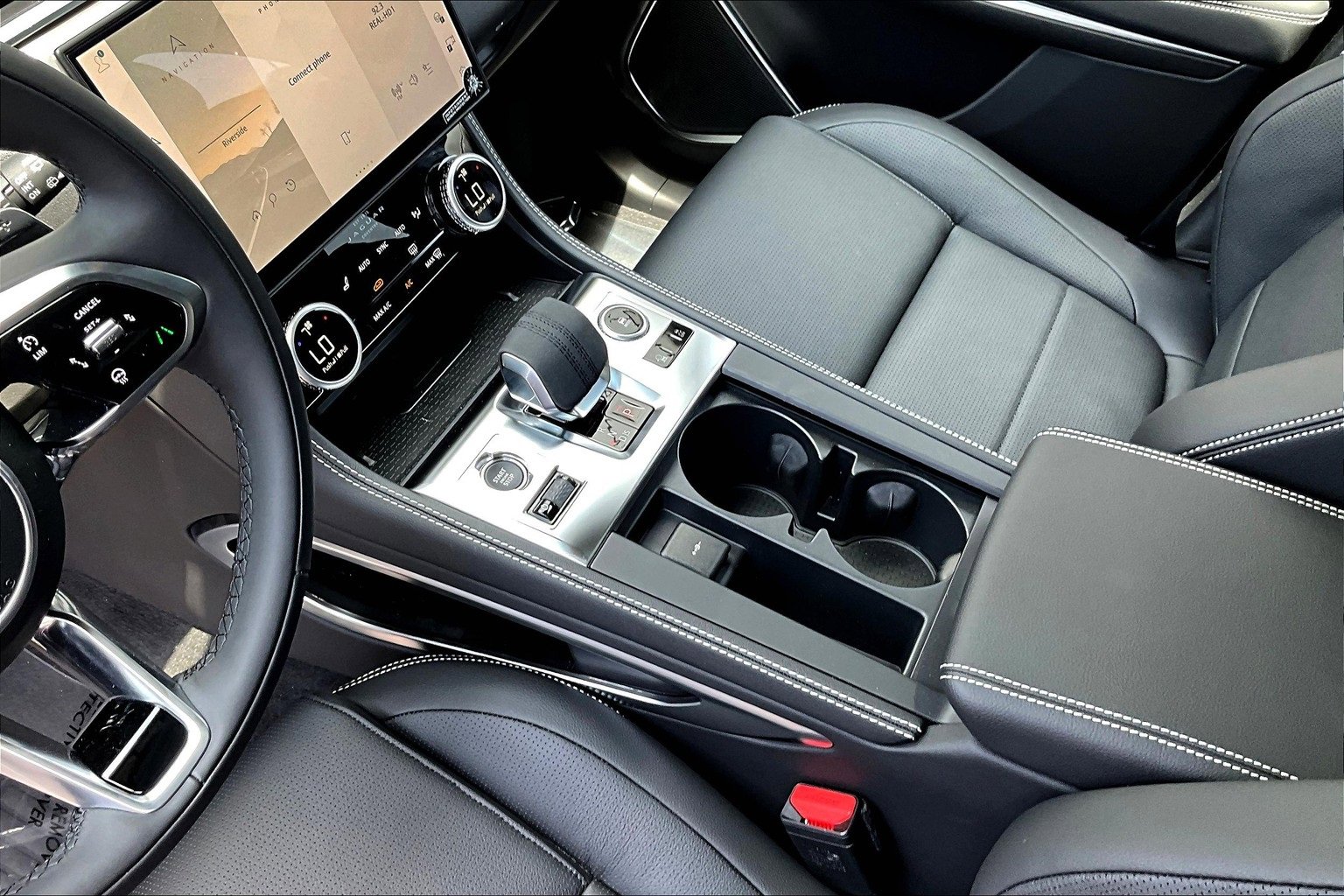 New 2026 Jaguar F-PACE R-Dynamic S image 8