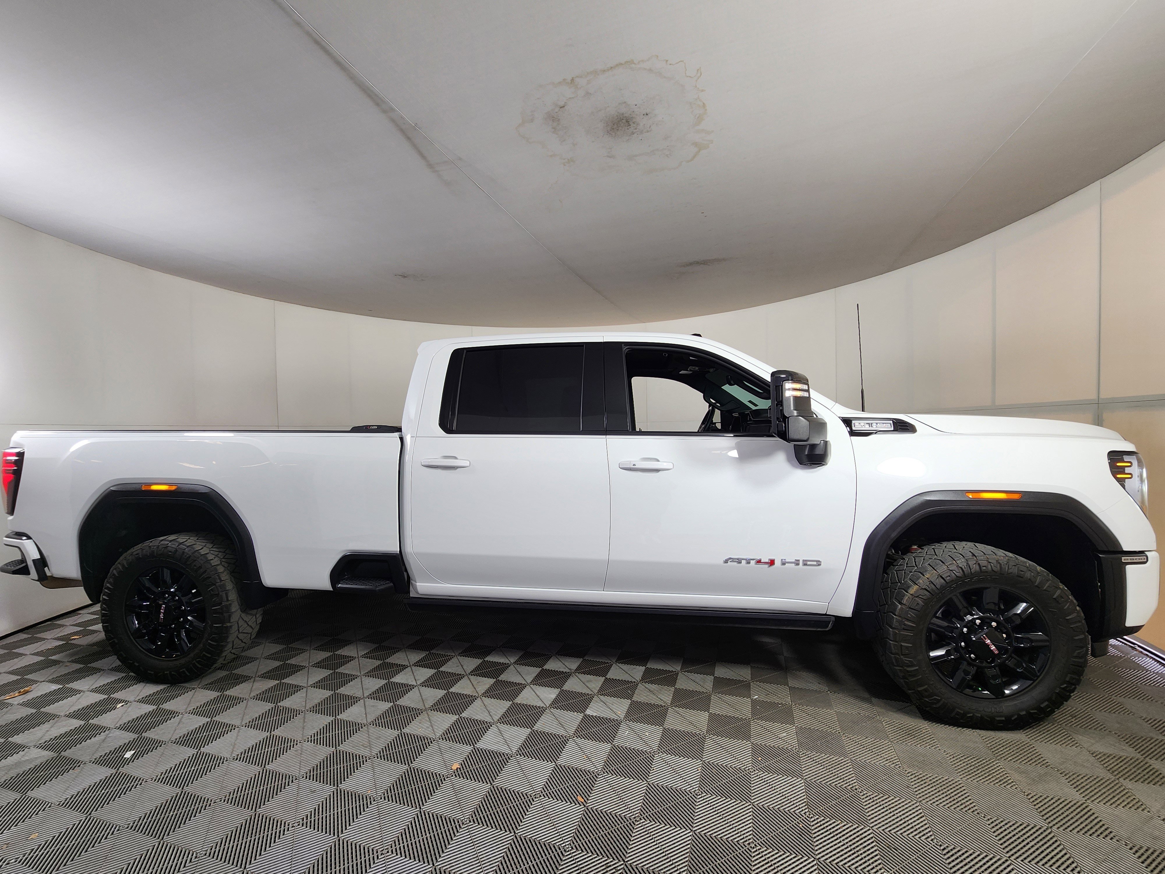 Used 2024 GMC Sierra 2500 AT4 w/ AT4 Premium Plus Package image 8