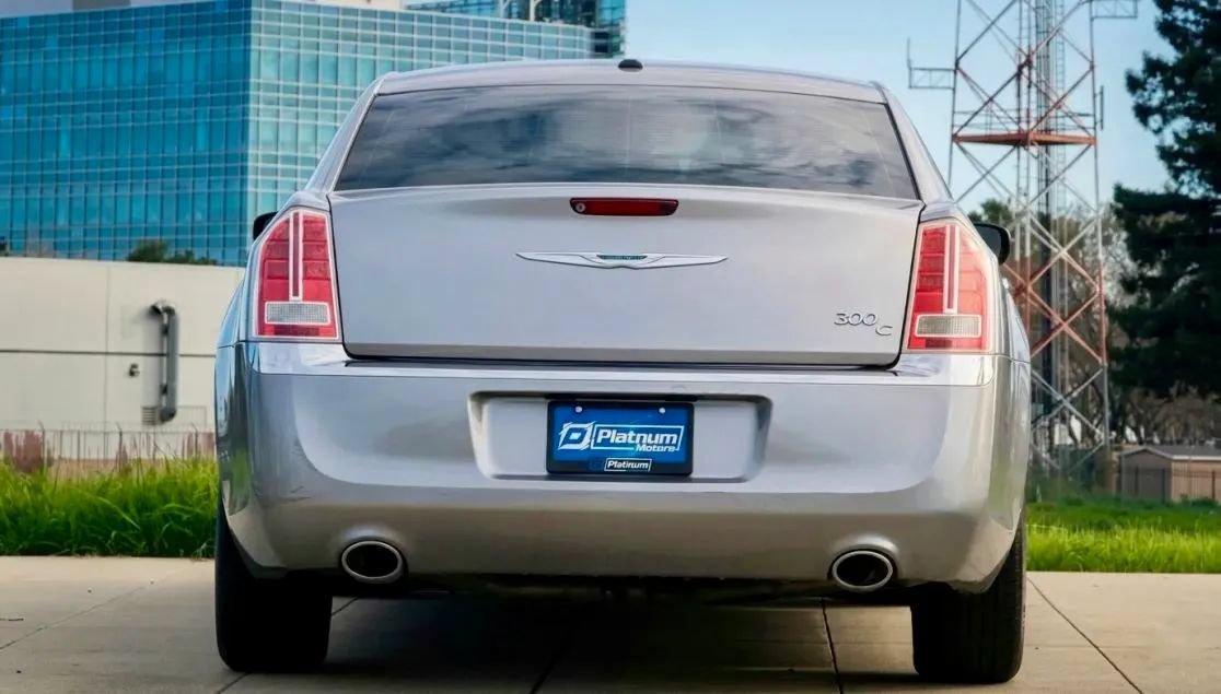 Used 2014 Chrysler 300 C RWD image 5