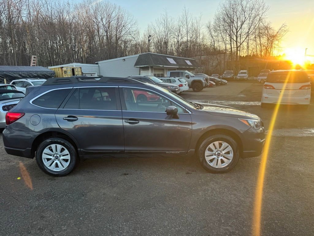 Used 2017 Subaru Outback 2.5i Premium image 4