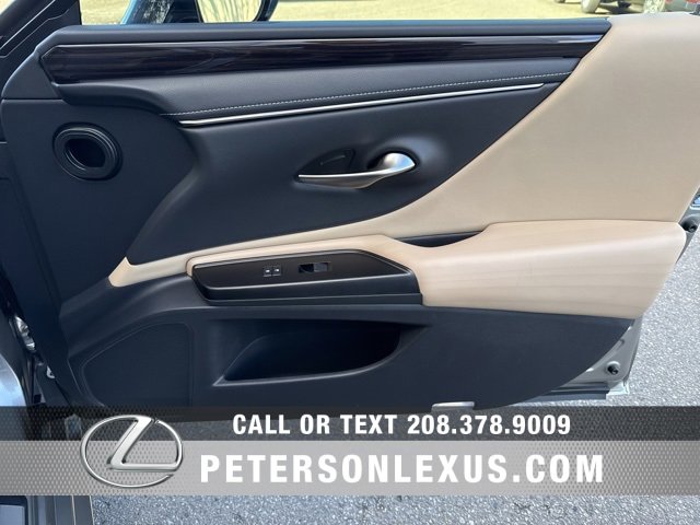 Used 2019 Lexus ES 300h w/ Luxury Package image 11