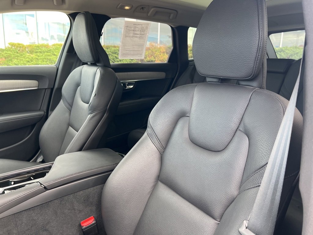 Certified 2025 Volvo V90 B6 Cross Country Plus image 15