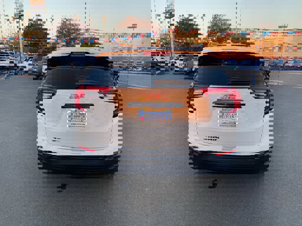 Used 2022 GMC Terrain SLE w/ Elevation Edition image 15