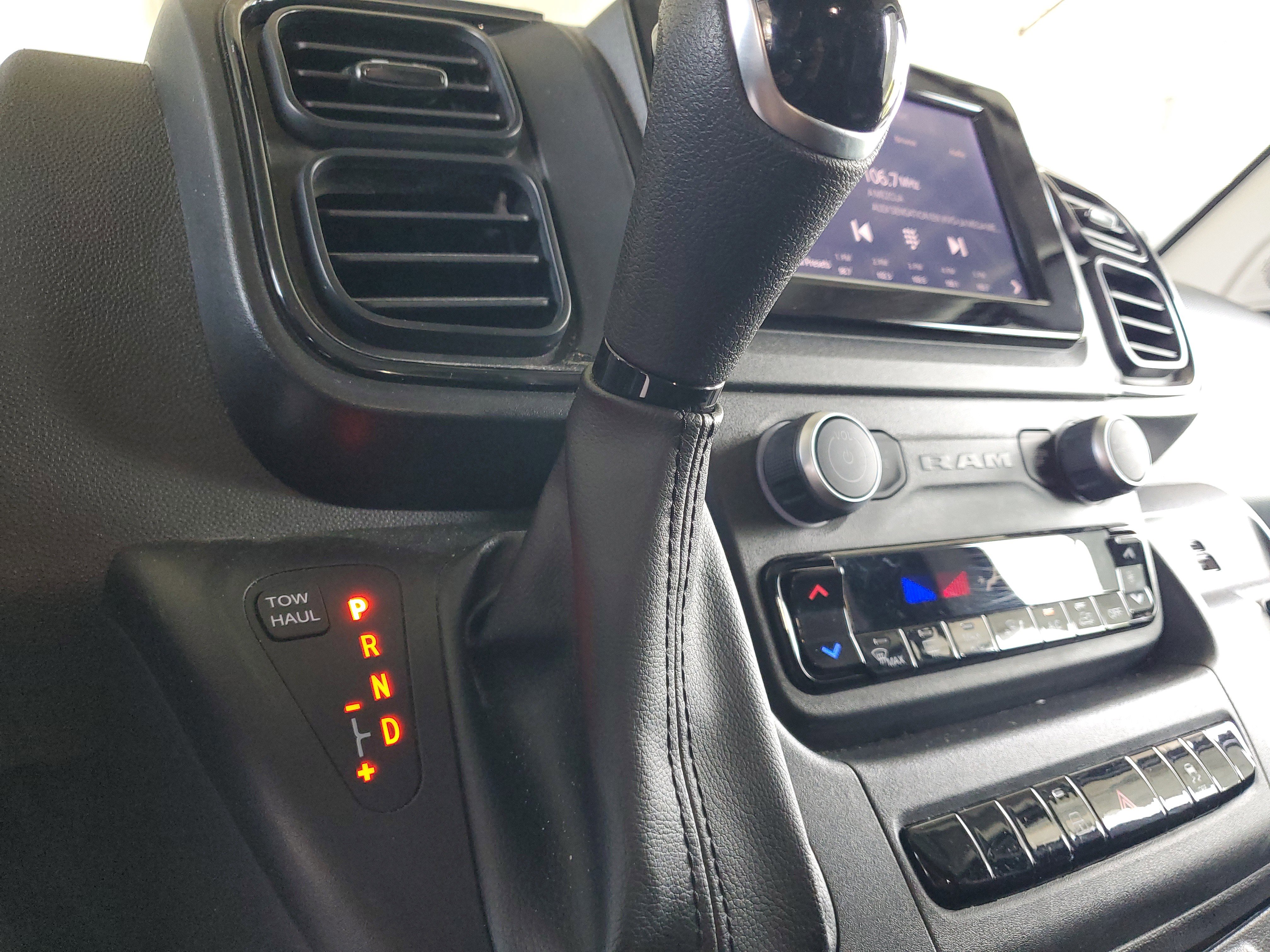 Used 2025 RAM ProMaster 2500 w/ Convenience Group FWD image 29