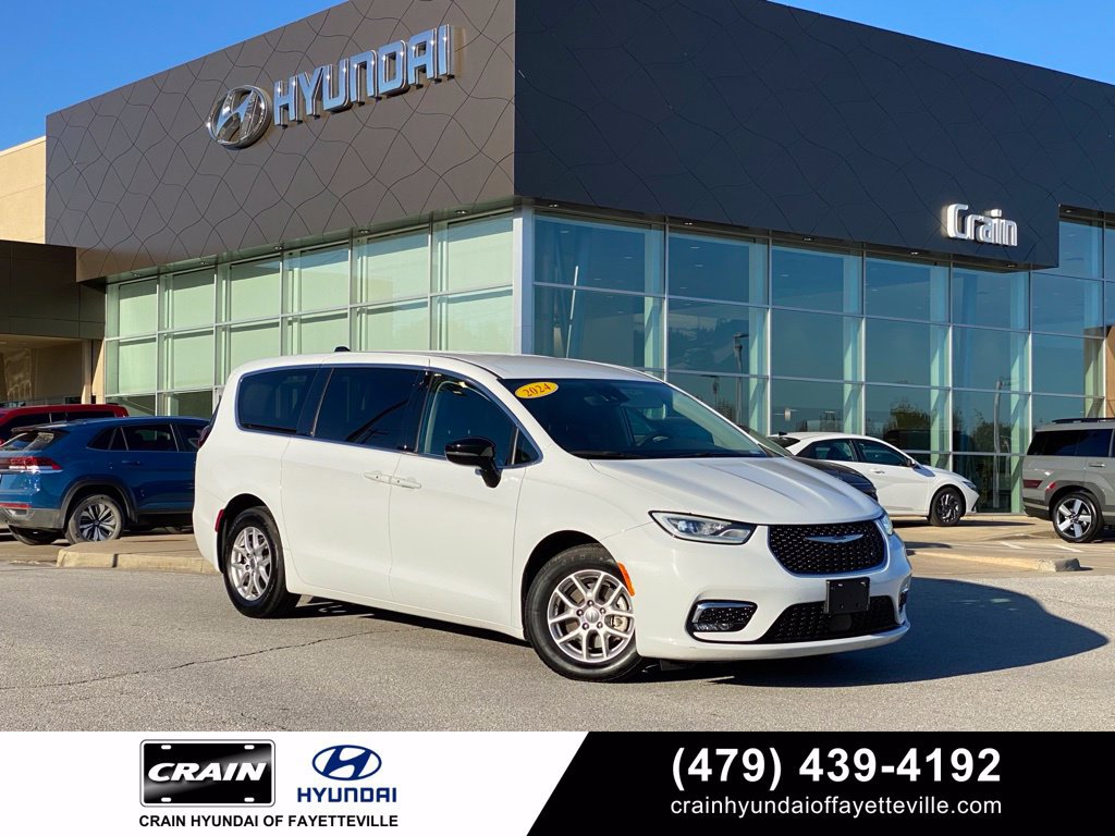 Used 2024 Chrysler Pacifica Touring-L