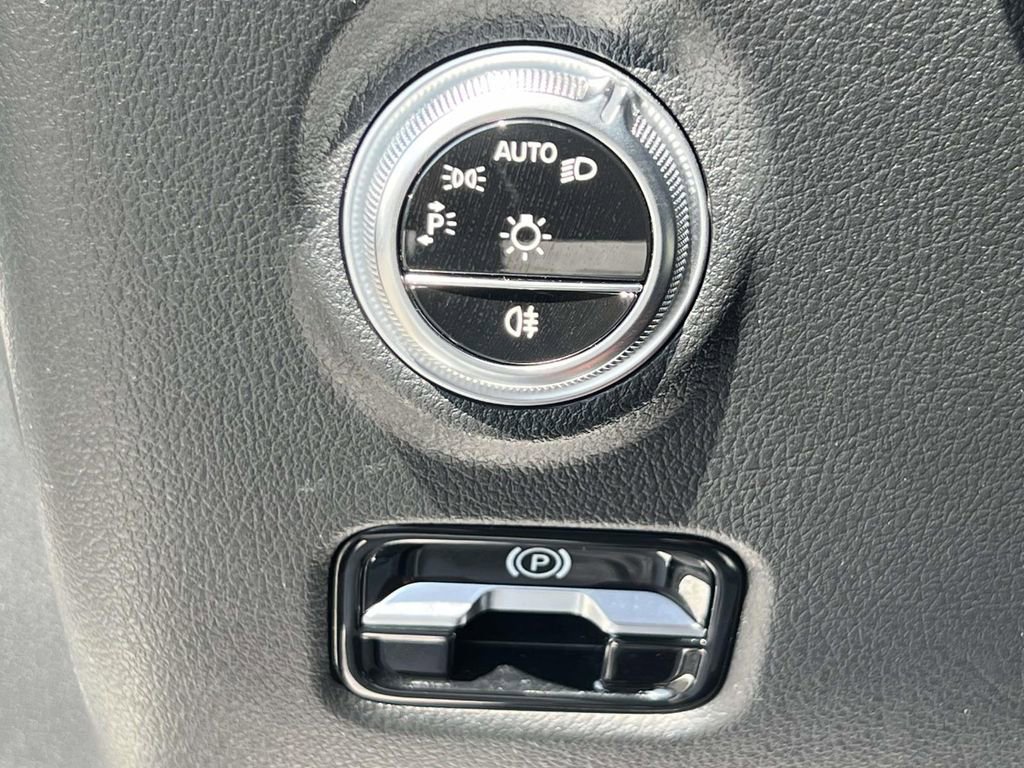 Used 2023 Mercedes-Benz C 300 4MATIC Sedan image 22