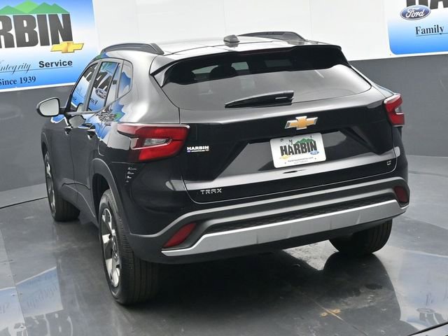 Used 2025 Chevrolet Trax LT w/ LT Convenience Package image 4