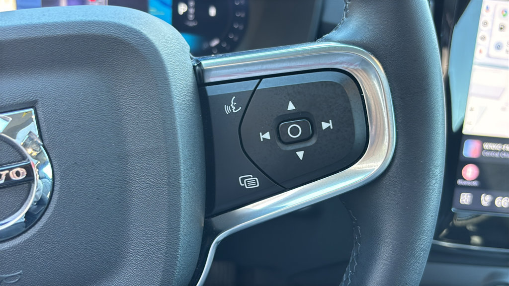 Certified 2024 Volvo XC40 B5 Plus w/ Climate Package AWD/4WD image 19