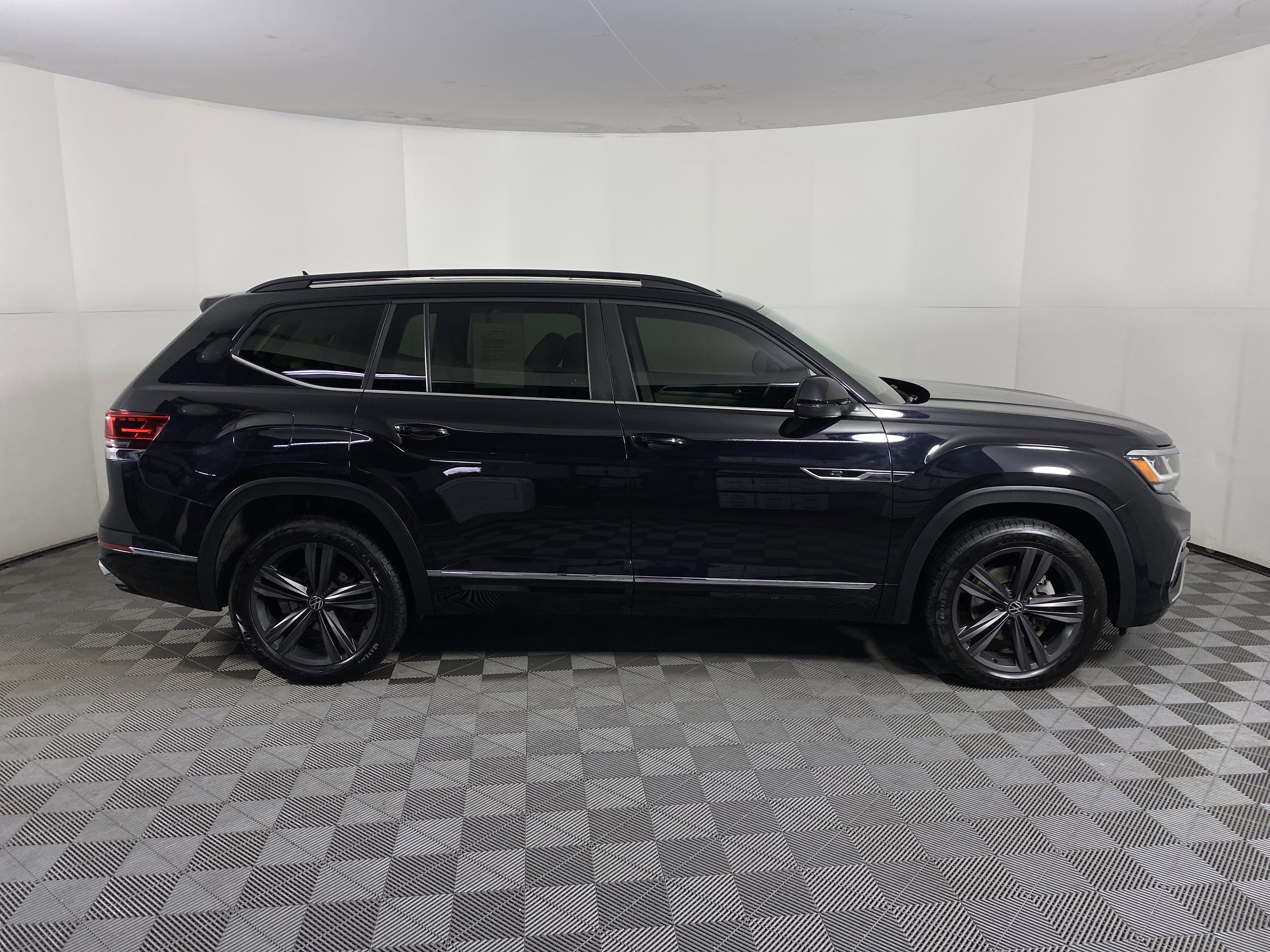 Used 2021 Volkswagen Atlas SE w/ Panoramic Sunroof Package image 7