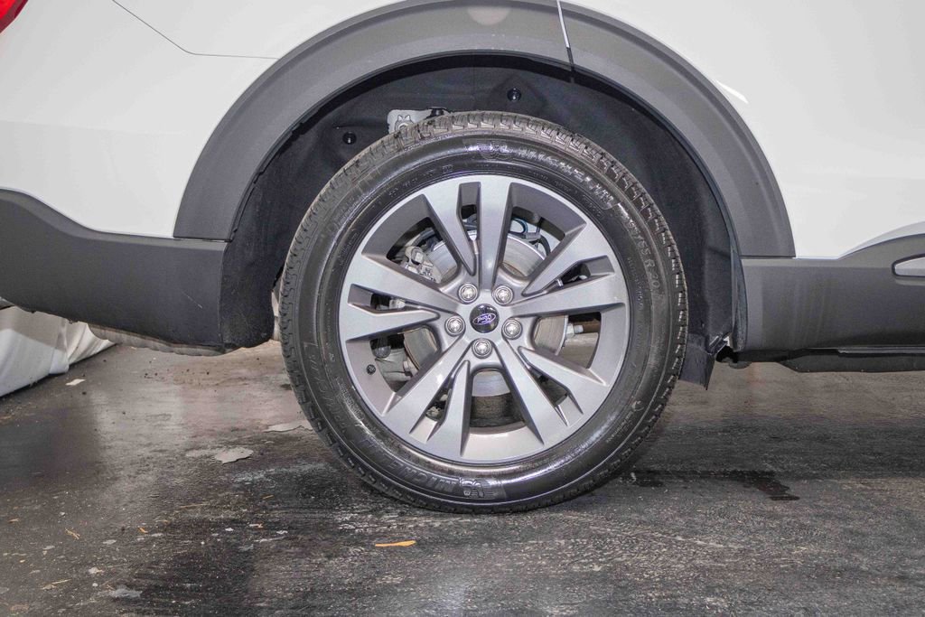 Used 2022 Ford Explorer XLT w/ Equipment Group 202A image 8