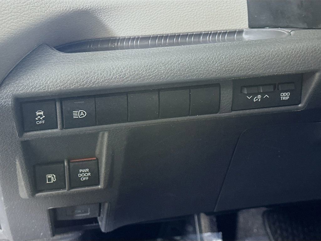 Used 2024 Toyota Sienna XLE FWD image 22