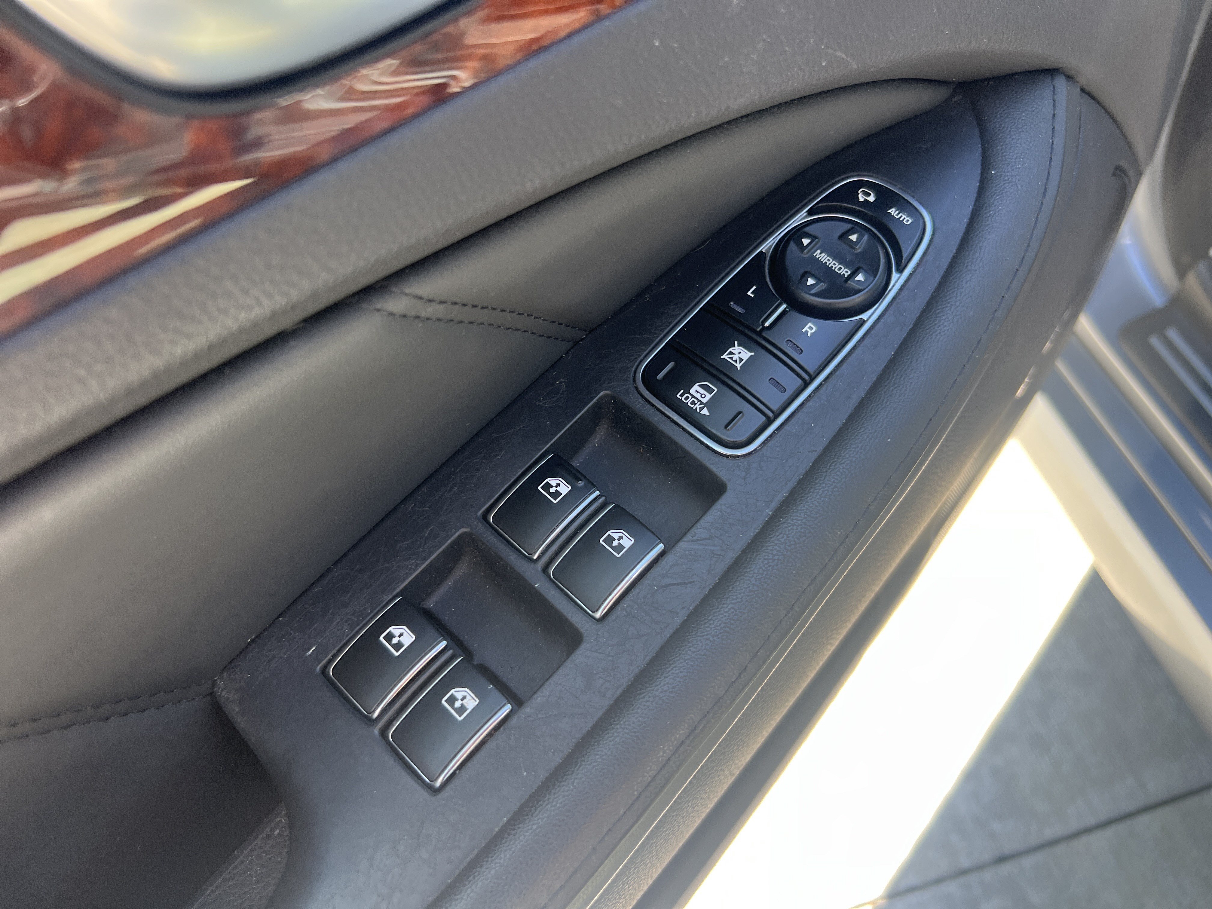 Used 2014 Hyundai Equus Signature RWD image 15