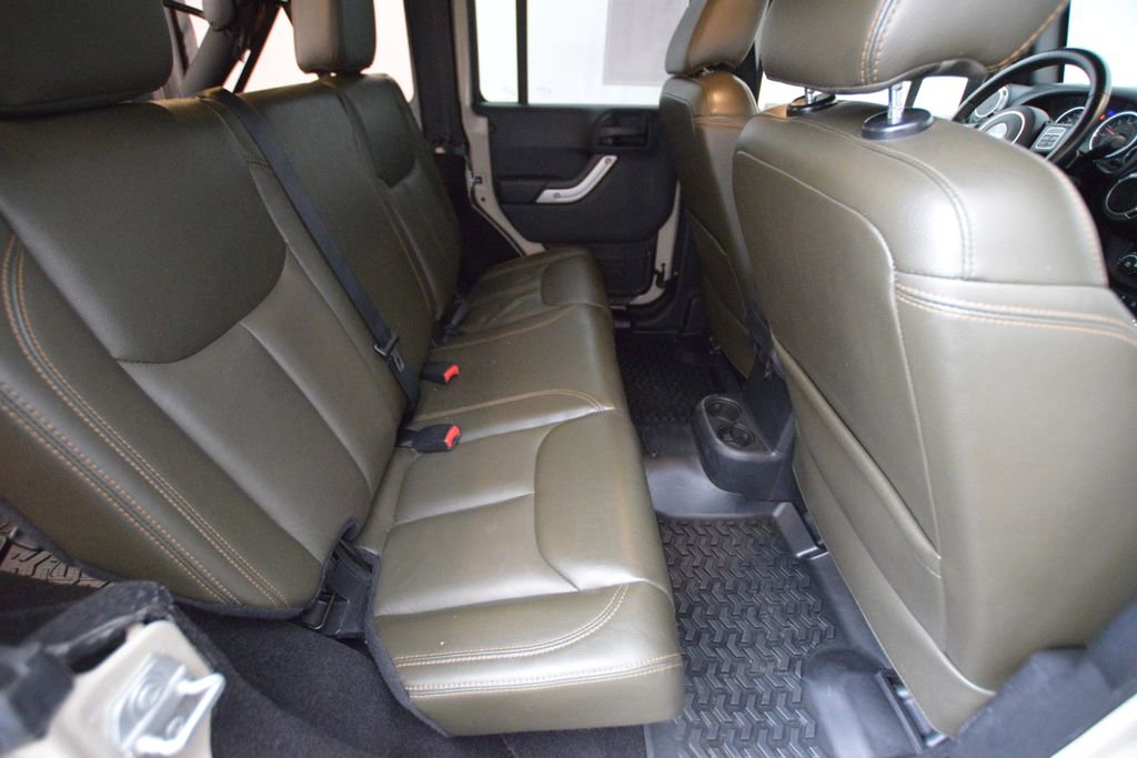 Used 2016 Jeep Wrangler Unlimited Sahara image 14