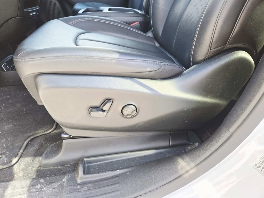 Used 2026 Chrysler Voyager LX image 37